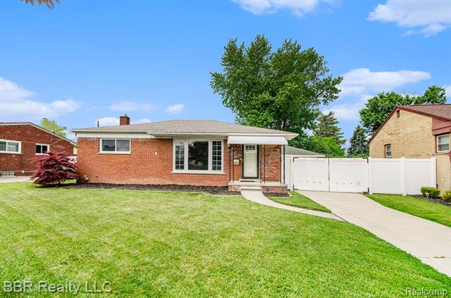 front view picture of 2890 Maxwell, Trenton, MI. 48183