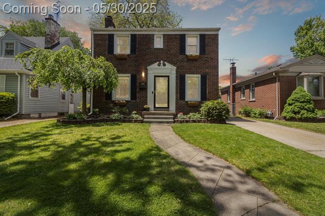 front view picture of 2956 Parkwood, Trenton, MI. 48183