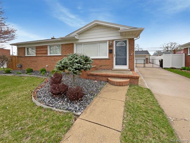 front view picture of 2941 Norwood, Trenton, MI. 48183