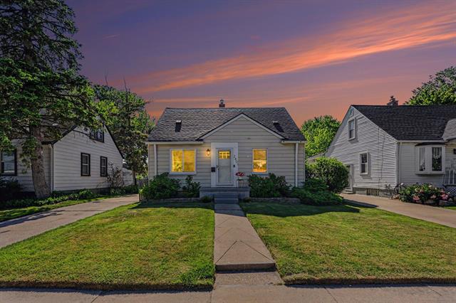 front view picture of 2801 Inman St, Ferndale, MI. 48220
