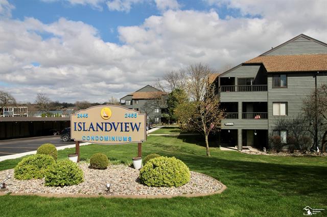 front view picture of 2465 Riverside, Trenton, MI. 48183