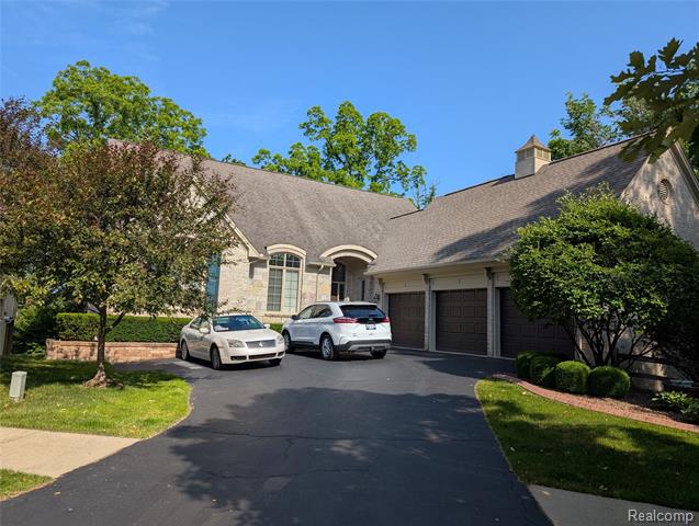 front view picture of 25130 Sutton Ct, Novi, MI. 48374