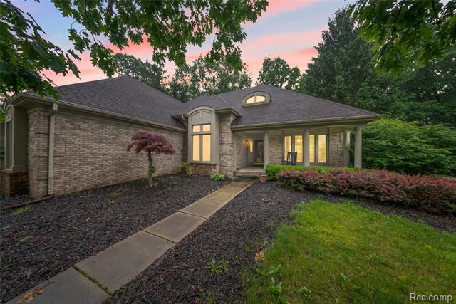 front view picture of 8487 Sherwood, Grosse Ile, MI. 48138