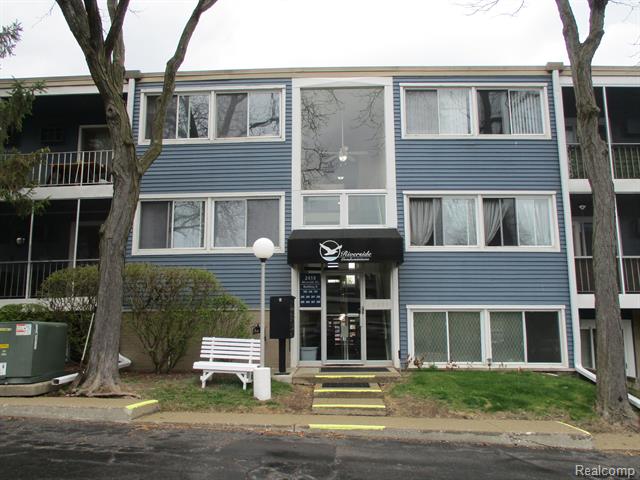 front view picture of 2419 Riverside, Trenton, MI. 48183