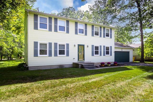 front view picture of 22133 Meridian, Grosse Ile, MI. 48138