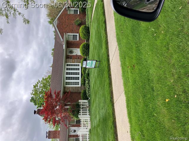 front view picture of 2291 Glenwood, Trenton, MI. 48183