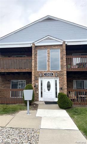 front view picture of 1565 Harbour Blvd, Trenton, MI. 48183