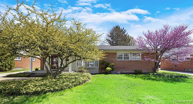 front view picture of 2309 Boxford, Trenton, MI. 48183