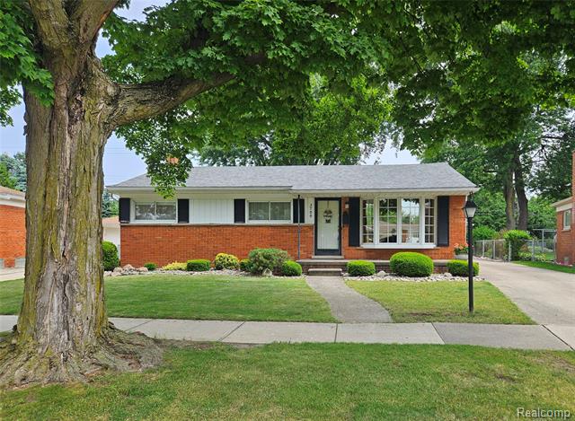 front view picture of 3700 N Longmeadow, Trenton, MI. 48183