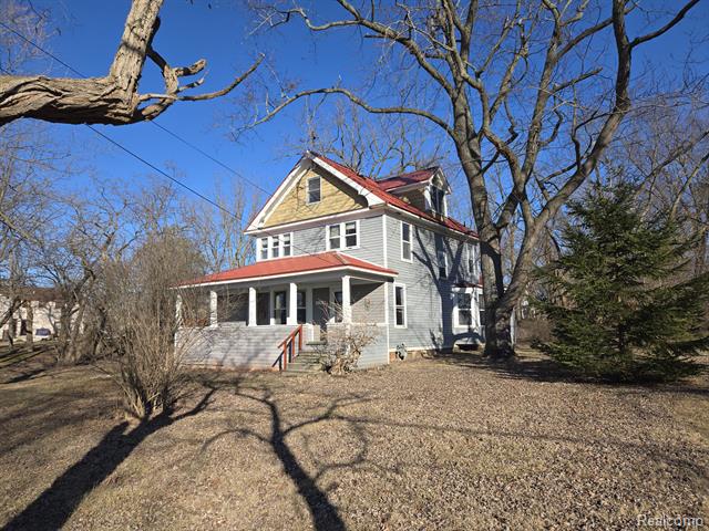 front view picture of 21419 West River, Grosse Ile, MI. 48138