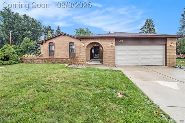 front view picture of 1670 Yellow Brick Ct, Trenton, MI. 48183