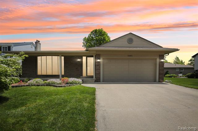 front view picture of 1601 Trail, Trenton, MI. 48183