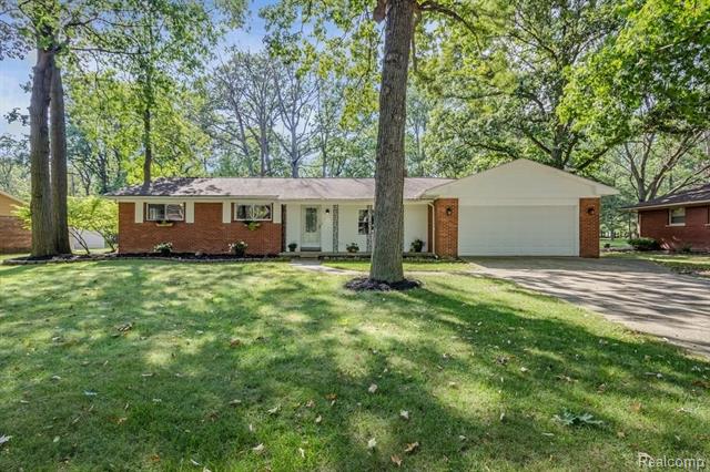 front view picture of 21332 Hcl Jackson, Grosse Ile, MI. 48138