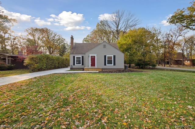 front view picture of 21124 Thorofare, Grosse Ile, MI. 48138