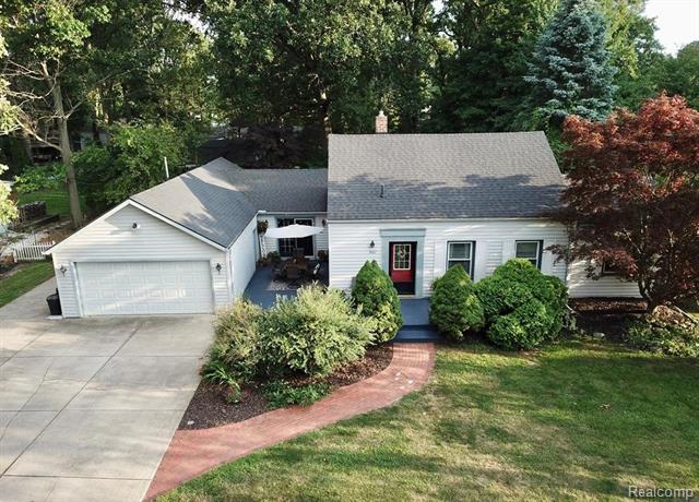 front view picture of 9207 Whitall, Grosse Ile, MI. 48138