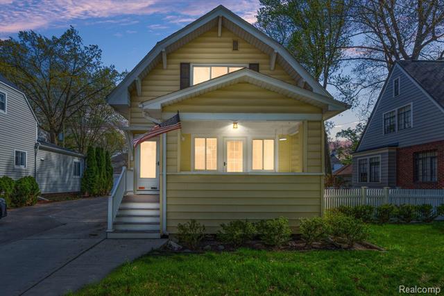 front view picture of 34 Sylvan Ave, Pleasant Ridge, MI. 48069