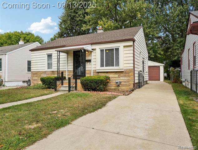 front view picture of 553 E Annabelle Ave, Hazel Park, MI. 48030