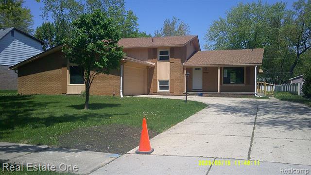 front view picture of 8240 Hampton, Grosse Ile, MI. 48138