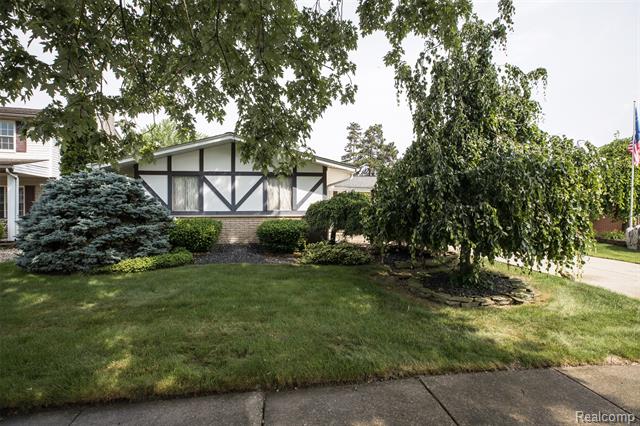 front view picture of 19280 Coventry, Riverview, MI. 48193