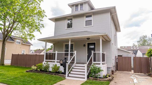 front view picture of 114 Roehrig, Trenton, MI. 48183