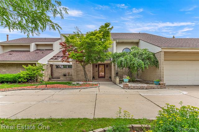 front view picture of 18191 Country Club, Riverview, MI. 48193