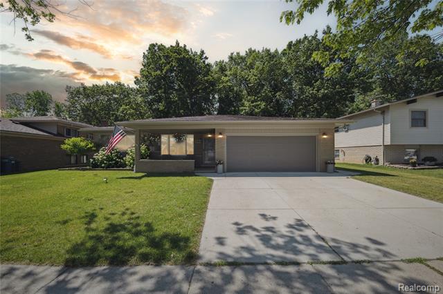 front view picture of 13983 Village Lane, Riverview, MI. 48193