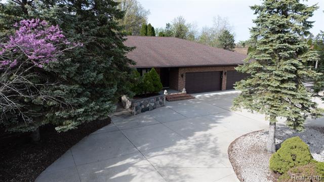 front view picture of 15600 Homeister, Riverview, MI. 48193