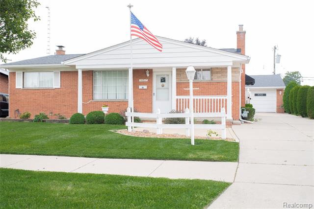 front view picture of 14217 Huntington, Riverview, MI. 48193