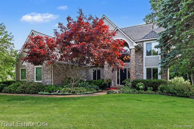 front view picture of 24899 Nottingham Dr, Novi, MI. 48374