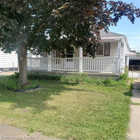 front view picture of 17125 Valade, Riverview, MI. 48193