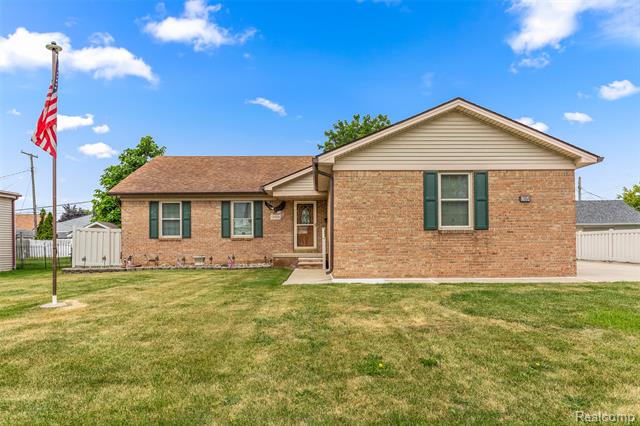 front view picture of 17054 Matthews, Riverview, MI. 48193