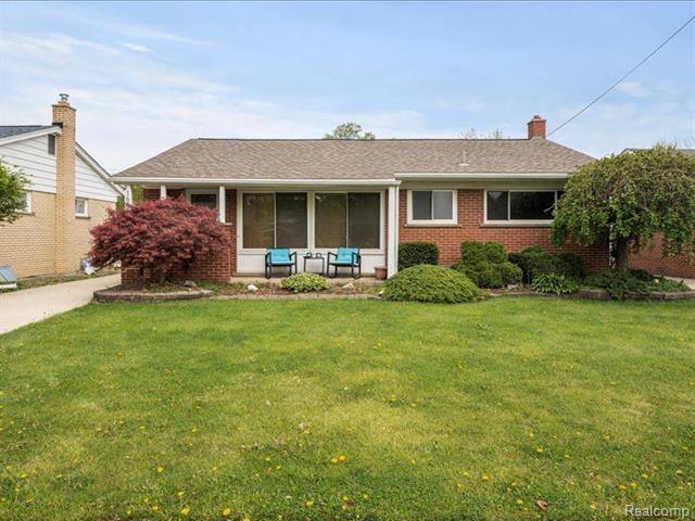front view picture of 16563 Traynor, Southgate, MI. 48195