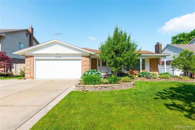 front view picture of 18174 Mulberry, Riverview, MI. 48193