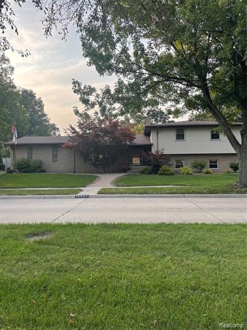 front view picture of 14640 Williamsburg, Riverview, MI. 48193