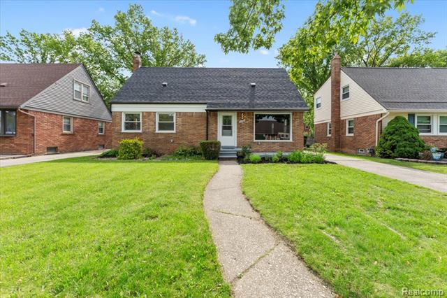 front view picture of 16355 Windermere Circle, Southgate, MI. 48195