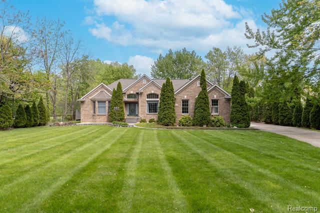 front view picture of 16645 Helen, Southgate, MI. 48195