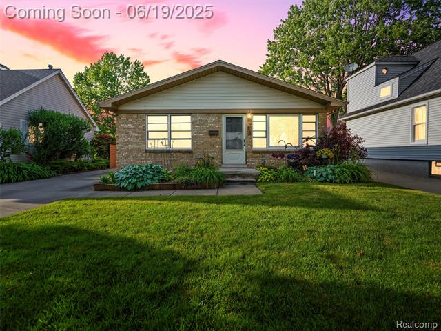 front view picture of 436 Orchard, Wyandotte, MI. 48192
