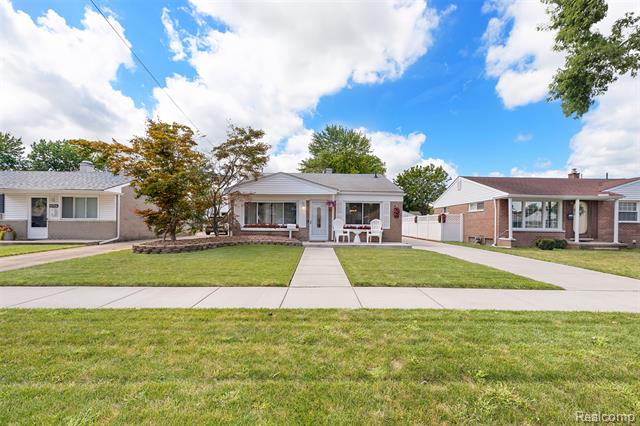 front view picture of 15714 Mulberry, Southgate, MI. 48195