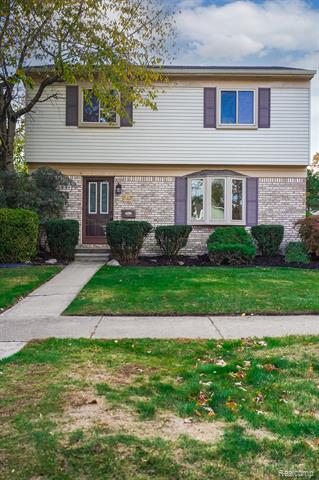 front view picture of 547 Orchard, Wyandotte, MI. 48192