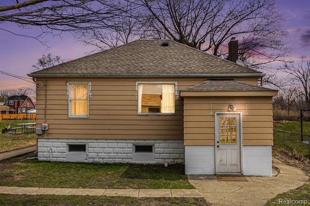 front view picture of 35611 Leland St, Rockwood, MI. 48173