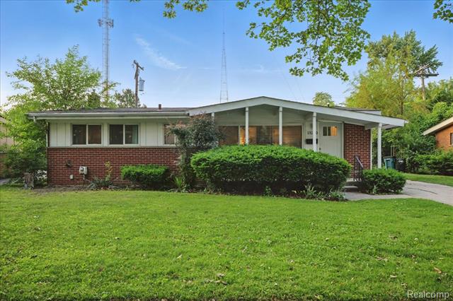 front view picture of 15220 Kenton St, Oak Park, MI. 48237
