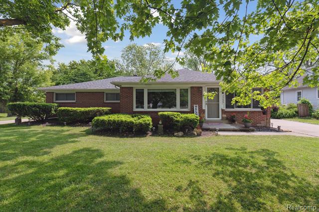 front view picture of 35405 W Jefferson Ave, Rockwood, MI. 48173
