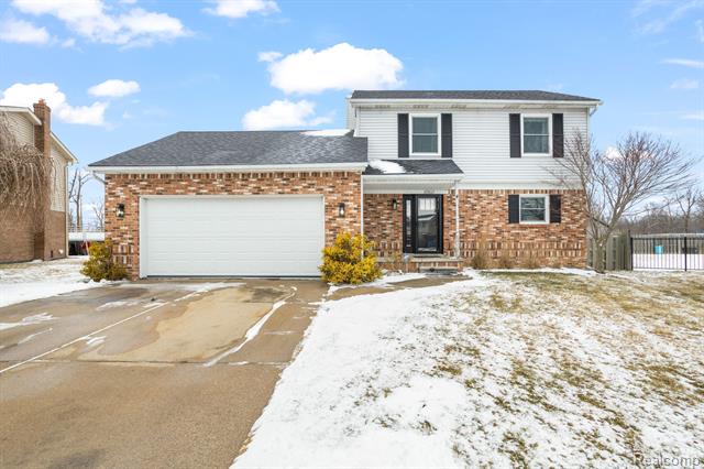 front view picture of 29867 James Court, Rockwood, MI. 48173