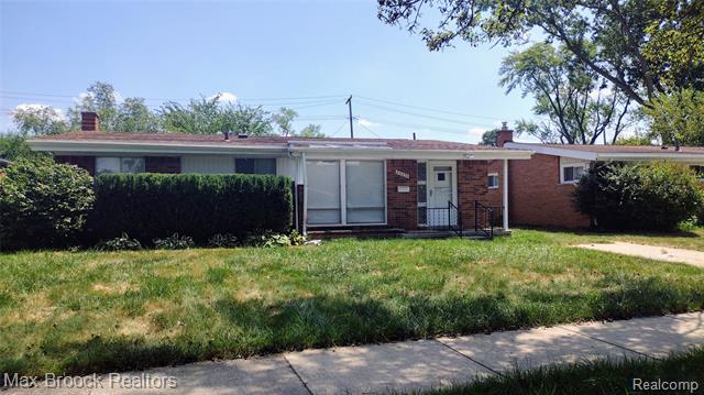 front view picture of 24270 Radclift Ave, Oak Park, MI. 48237