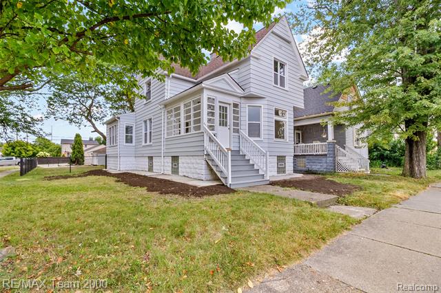 front view picture of 605 Eureka, Wyandotte, MI. 48192