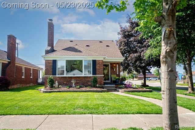 front view picture of 13185 Sycamore, Southgate, MI. 48195