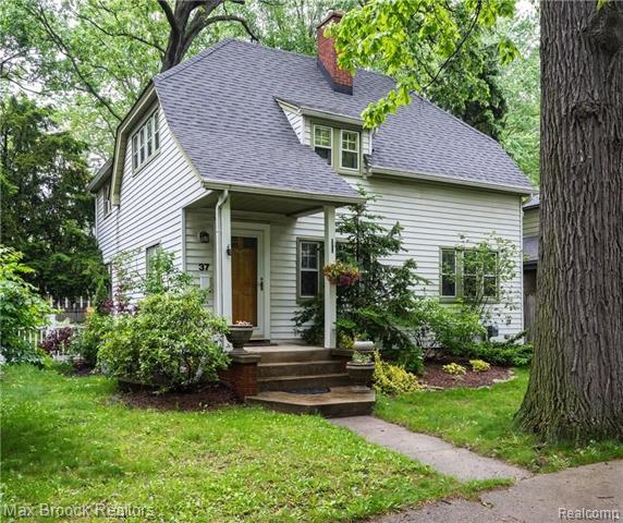 front view picture of 37 Fairwood Blvd, Pleasant Ridge, MI. 48069