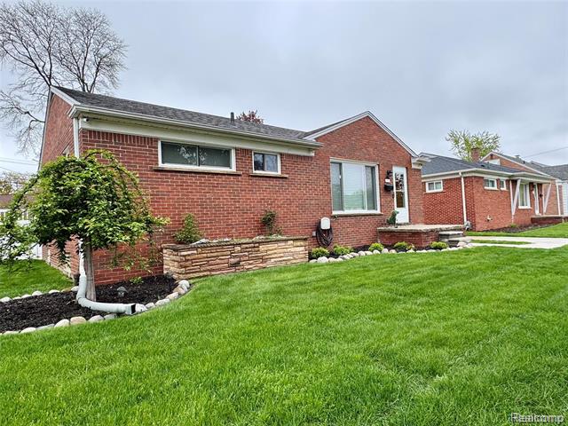 front view picture of 13530 Catalpa, Southgate, MI. 48195