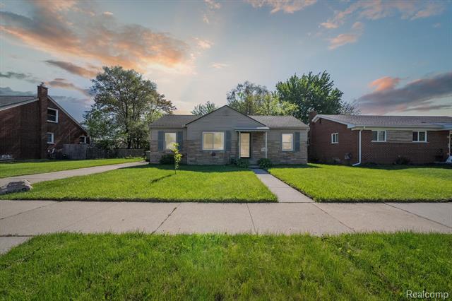 front view picture of 14639 Trenton Rd, Southgate, MI. 48195