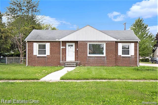front view picture of 14620 Trenton Rd, Southgate, MI. 48195
